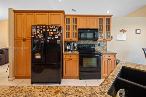 Villa ou maison à vendre à Pembroke Pines, Floride: 4 chambres, 232.91 m2 № 1987158 - photo 14