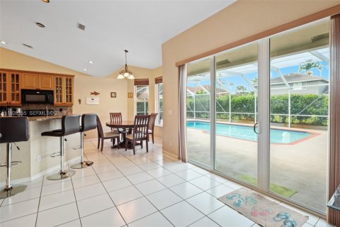Villa ou maison à vendre à Pembroke Pines, Floride: 4 chambres, 232.91 m2 № 1987158 - photo 12