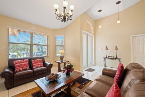 Villa ou maison à vendre à Pembroke Pines, Floride: 4 chambres, 232.91 m2 № 1987158 - photo 5