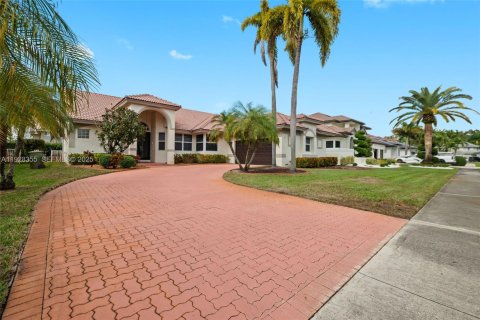 Villa ou maison à vendre à Pembroke Pines, Floride: 4 chambres, 232.91 m2 № 1987158 - photo 2