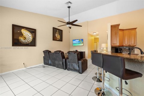 Villa ou maison à vendre à Pembroke Pines, Floride: 4 chambres, 232.91 m2 № 1987158 - photo 11