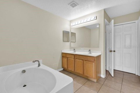 House in MAGNOLIA PARK in Clermont, Florida 4 bedrooms, 261.61 sq.m. № 1806649 - photo 3