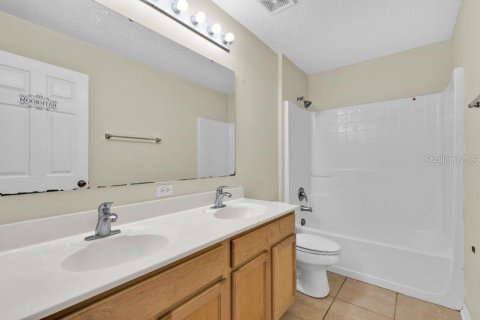 House in MAGNOLIA PARK in Clermont, Florida 4 bedrooms, 261.61 sq.m. № 1806649 - photo 23