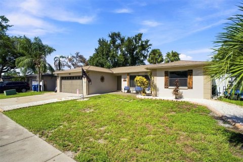 House in Palm Harbor, Florida 3 bedrooms, 149.29 sq.m. № 2299301