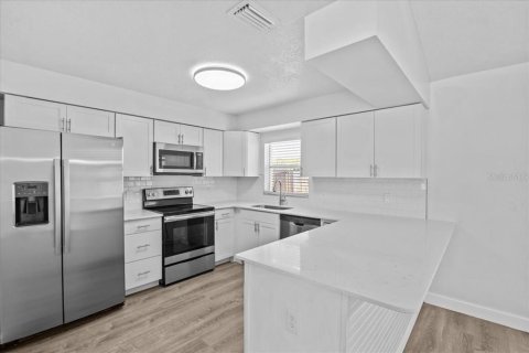 Villa ou maison à vendre à Oldsmar, Floride: 3 chambres, 117.52 m2 № 1843505 - photo 10