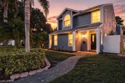 Villa ou maison à Tampa, Floride 3 chambres, 192.4 m2 № 2366925