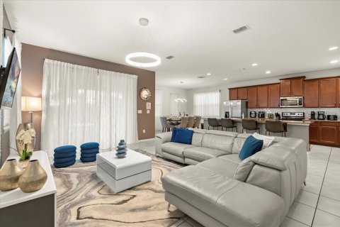 Casa en venta en Kissimmee, Florida, 6 dormitorios, 277.5 m2 № 2383863 - foto 6