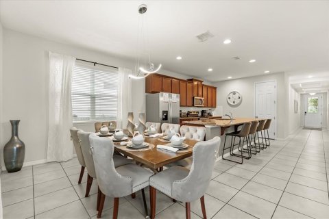 Casa en venta en Kissimmee, Florida, 6 dormitorios, 277.5 m2 № 2383863 - foto 13
