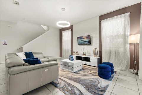 Casa en venta en Kissimmee, Florida, 6 dormitorios, 277.5 m2 № 2383863 - foto 7
