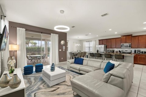 Casa en venta en Kissimmee, Florida, 6 dormitorios, 277.5 m2 № 2383863 - foto 5