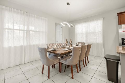 Casa en venta en Kissimmee, Florida, 6 dormitorios, 277.5 m2 № 2383863 - foto 12