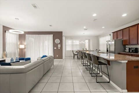 Casa en venta en Kissimmee, Florida, 6 dormitorios, 277.5 m2 № 2383863 - foto 9