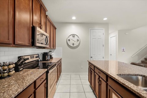 Casa en venta en Kissimmee, Florida, 6 dormitorios, 277.5 m2 № 2383863 - foto 19