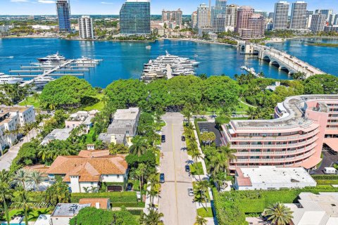 Townhouse in Palm Beach, Florida 3 bedrooms, 427.63 sq.m. № 1054889 - photo 1