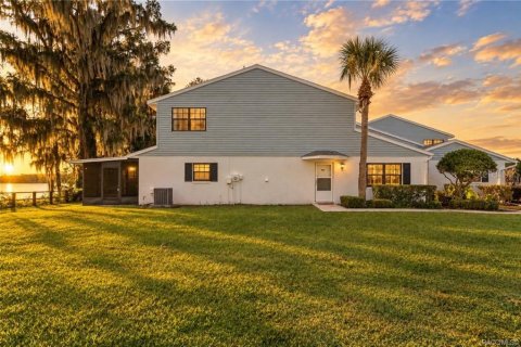 Townhouse in Inverness, Florida 2 bedrooms, 121.89 sq.m. № 2378929