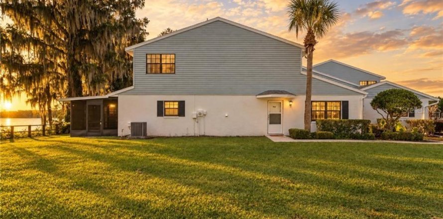 Townhouse in Inverness, Florida 2 bedrooms, 121.89 sq.m. № 2378929