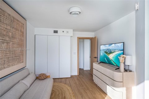 Condo in Miami Beach, Florida, 2 bedrooms  № 1978802 - photo 28