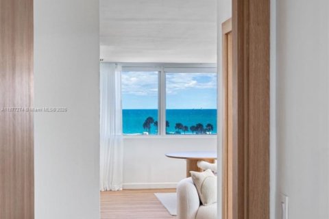 Condo in Miami Beach, Florida, 2 bedrooms  № 1978802 - photo 30