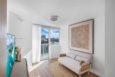 Condo in Miami Beach, Florida, 2 bedrooms  № 1978802 - photo 27