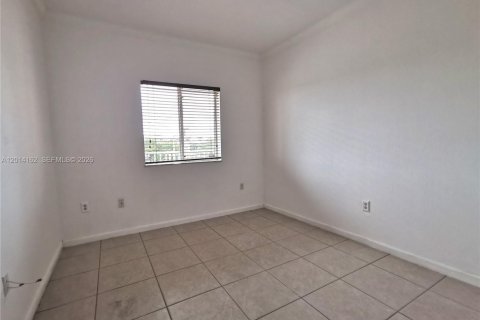 Condo in Hialeah, Florida, 3 bedrooms  № 2076300 - photo 12