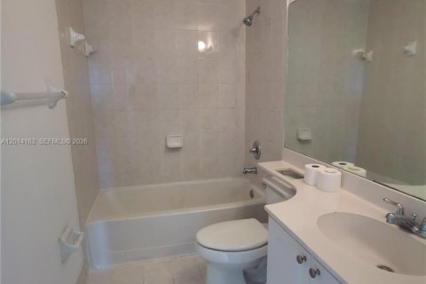 Condo in Hialeah, Florida, 3 bedrooms  № 2076300 - photo 14