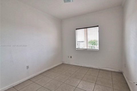 Condo in Hialeah, Florida, 3 bedrooms  № 2076300 - photo 13
