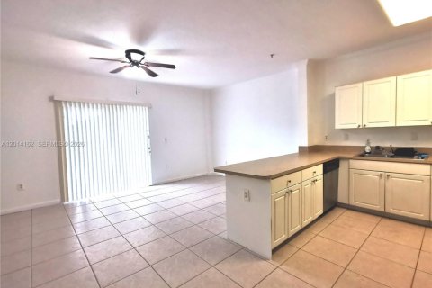 Condo in Hialeah, Florida, 3 bedrooms  № 2076300 - photo 10