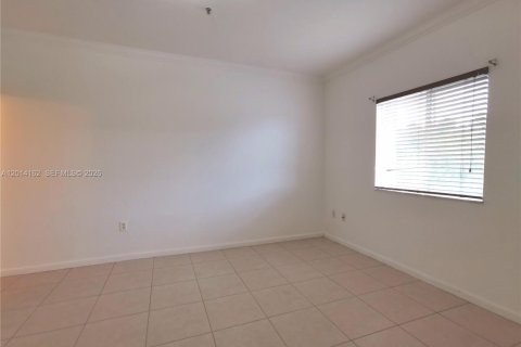 Condo in Hialeah, Florida, 3 bedrooms  № 2076300 - photo 16