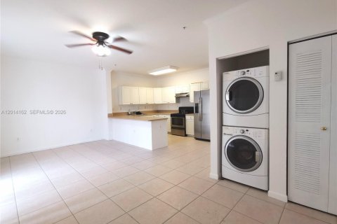 Condo in Hialeah, Florida, 3 bedrooms  № 2076300 - photo 8