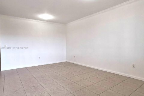 Condo in Hialeah, Florida, 3 bedrooms  № 2076300 - photo 17