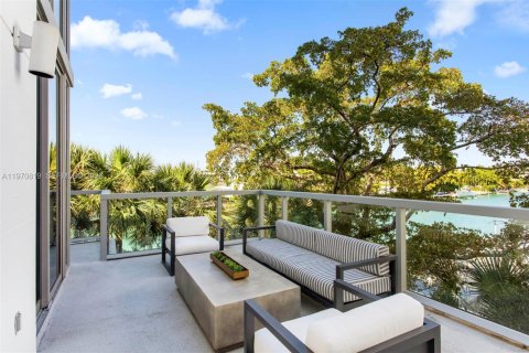 Condo in Bay Harbor Islands, Florida, 3 bedrooms  № 2058095 - photo 11