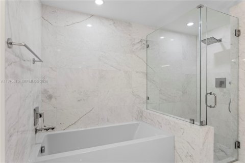 Condo in Bay Harbor Islands, Florida, 3 bedrooms  № 2058095 - photo 16