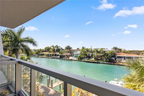 Condo in Bay Harbor Islands, Florida, 3 bedrooms  № 2058095 - photo 8