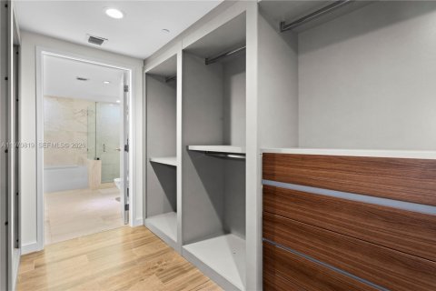 Condo in Bay Harbor Islands, Florida, 3 bedrooms  № 2058095 - photo 14