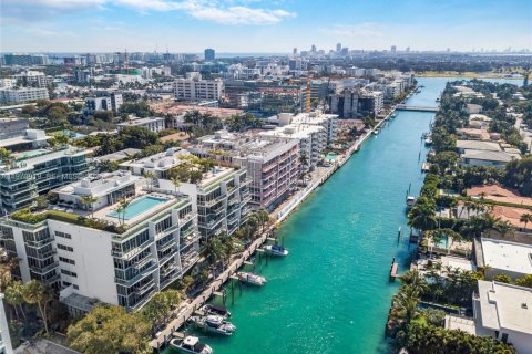 Condo in Bay Harbor Islands, Florida, 3 bedrooms  № 2058095 - photo 27