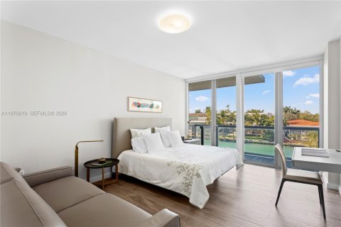 Condo in Bay Harbor Islands, Florida, 3 bedrooms  № 2058095 - photo 13