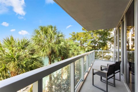 Condo in Bay Harbor Islands, Florida, 3 bedrooms  № 2058095 - photo 10