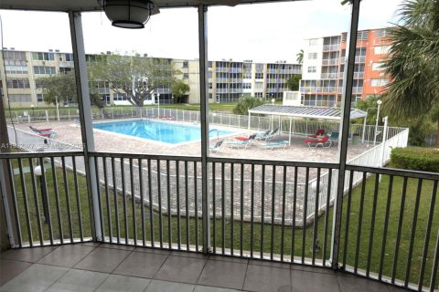 Condo in Miami, Florida, 2 bedrooms  № 1997500 - photo 19