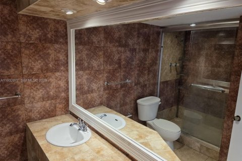 Condo in Miami, Florida, 2 bedrooms  № 1997500 - photo 15