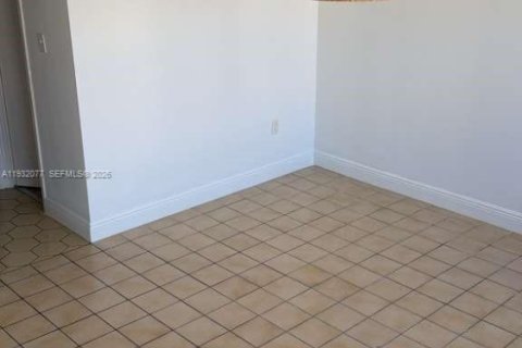 Condo in Miami, Florida, 2 bedrooms  № 1997500 - photo 14