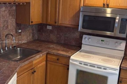 Condo in Miami, Florida, 2 bedrooms  № 1997500 - photo 4