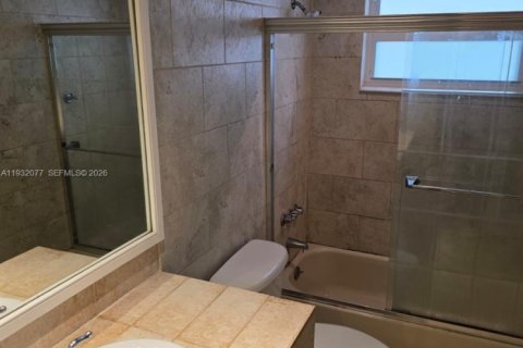 Condo in Miami, Florida, 2 bedrooms  № 1997500 - photo 17