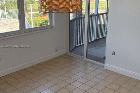 Condo in Miami, Florida, 2 bedrooms  № 1997500 - photo 8