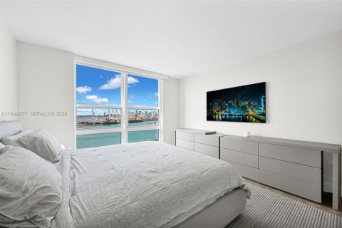 Condo in Miami Beach, Florida, 1 bedroom  № 2005126 - photo 13