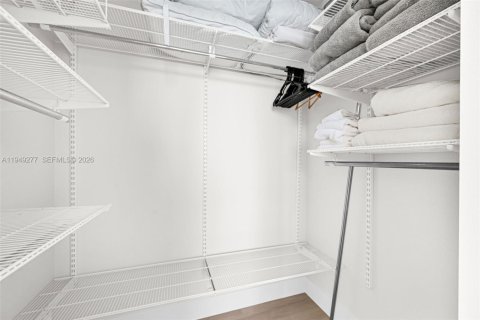 Condo in Miami Beach, Florida, 1 bedroom  № 2005126 - photo 16