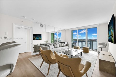 Condo in Miami Beach, Florida, 1 bedroom  № 2005126 - photo 5