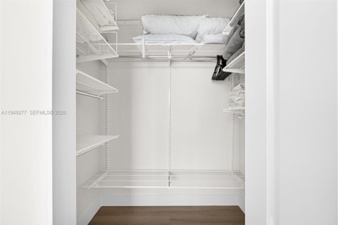 Condo in Miami Beach, Florida, 1 bedroom  № 2005126 - photo 17