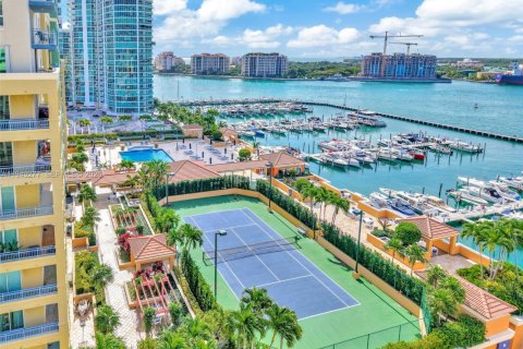 Condo in Miami Beach, Florida, 1 bedroom  № 2005126 - photo 27