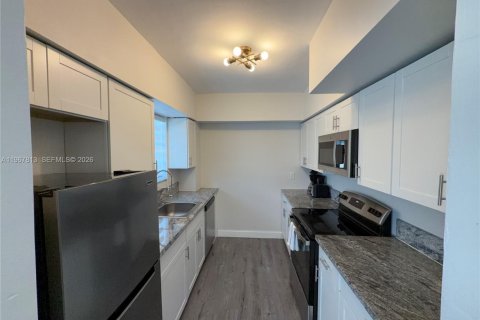 Casa en alquiler en Bay Harbor Islands, Florida, 1 dormitorio, 58.99 m2 № 2048152 - foto 9