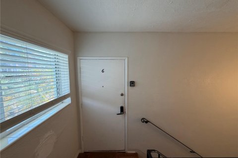 Casa en alquiler en Bay Harbor Islands, Florida, 1 dormitorio, 58.99 m2 № 2048152 - foto 11